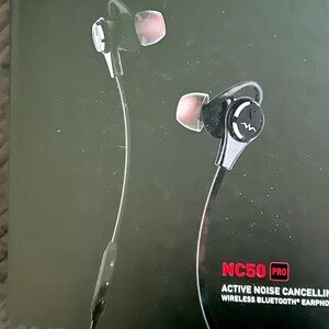 Noise Cancelling wireless Bluetooth Earphone